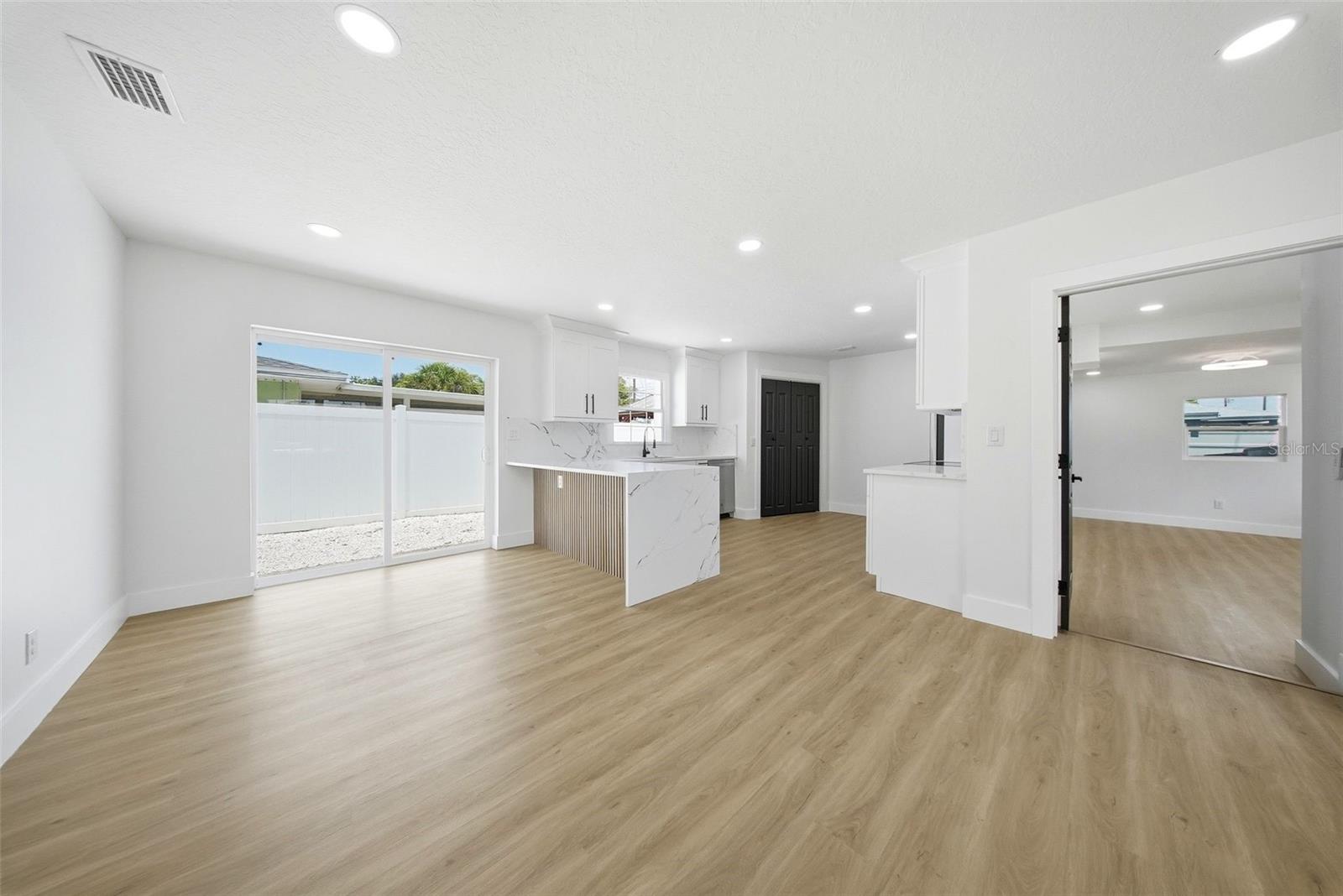 Image 19 of 48 For 3700 72 Street N