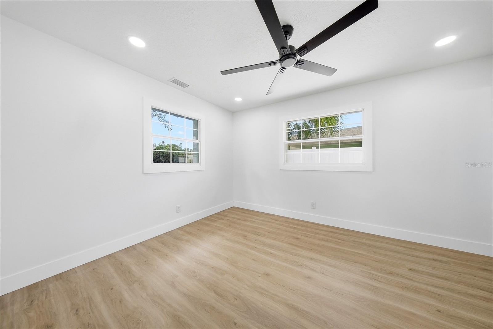 Image 31 of 48 For 3700 72 Street N