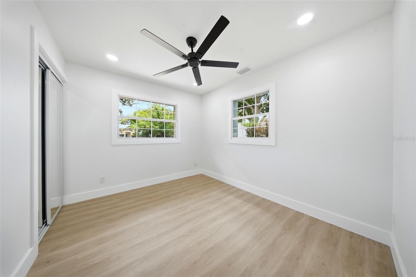 Image 33 of 48 For 3700 72 Street N