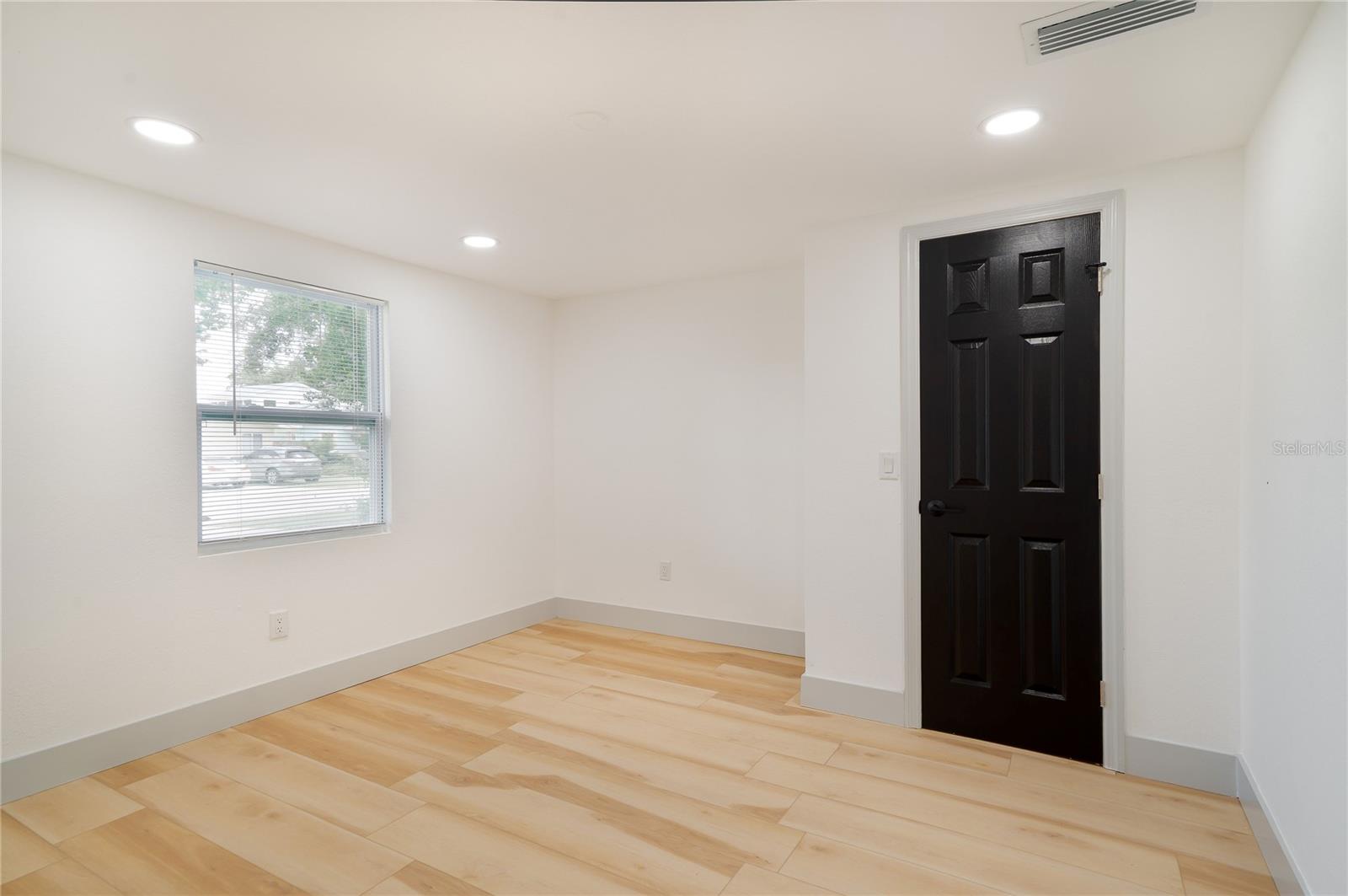 Image 22 of 31 For 516 5th Avenue Ne