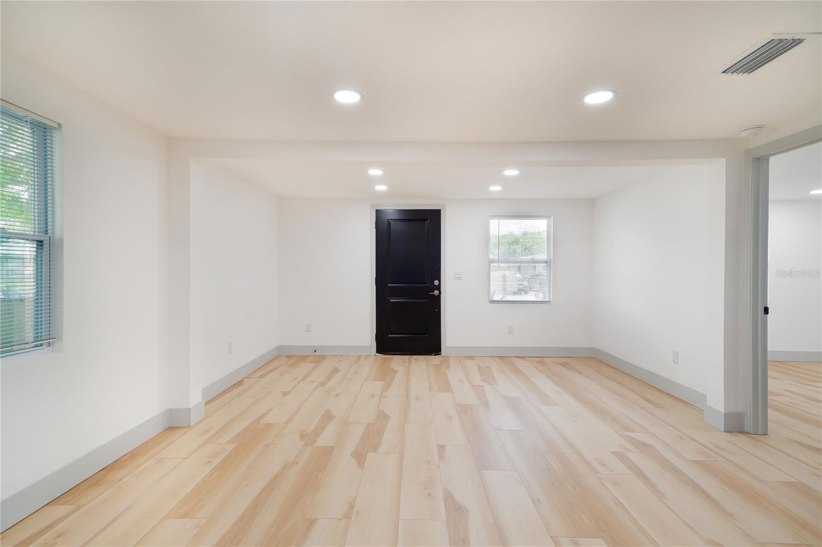 Image 8 of 31 For 516 5th Avenue Ne