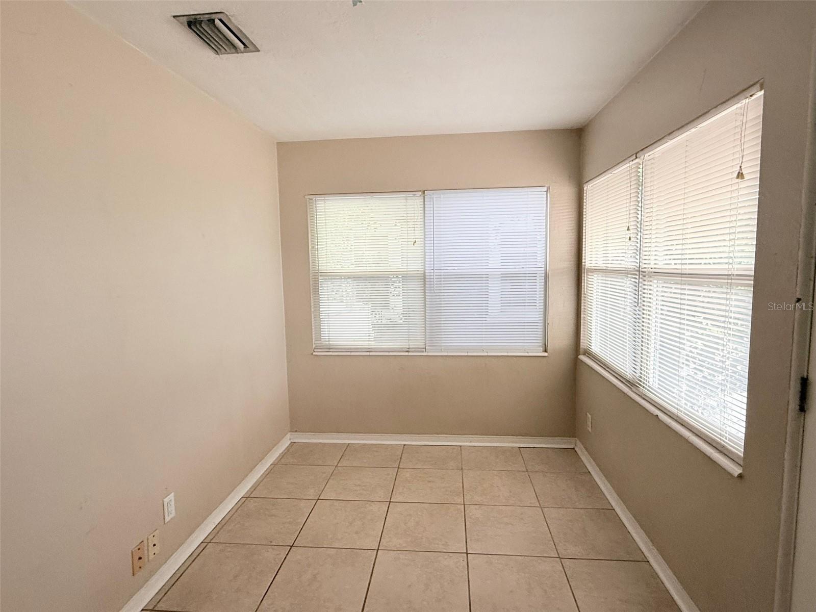 Image 18 of 21 For 1650 30th Avenue N