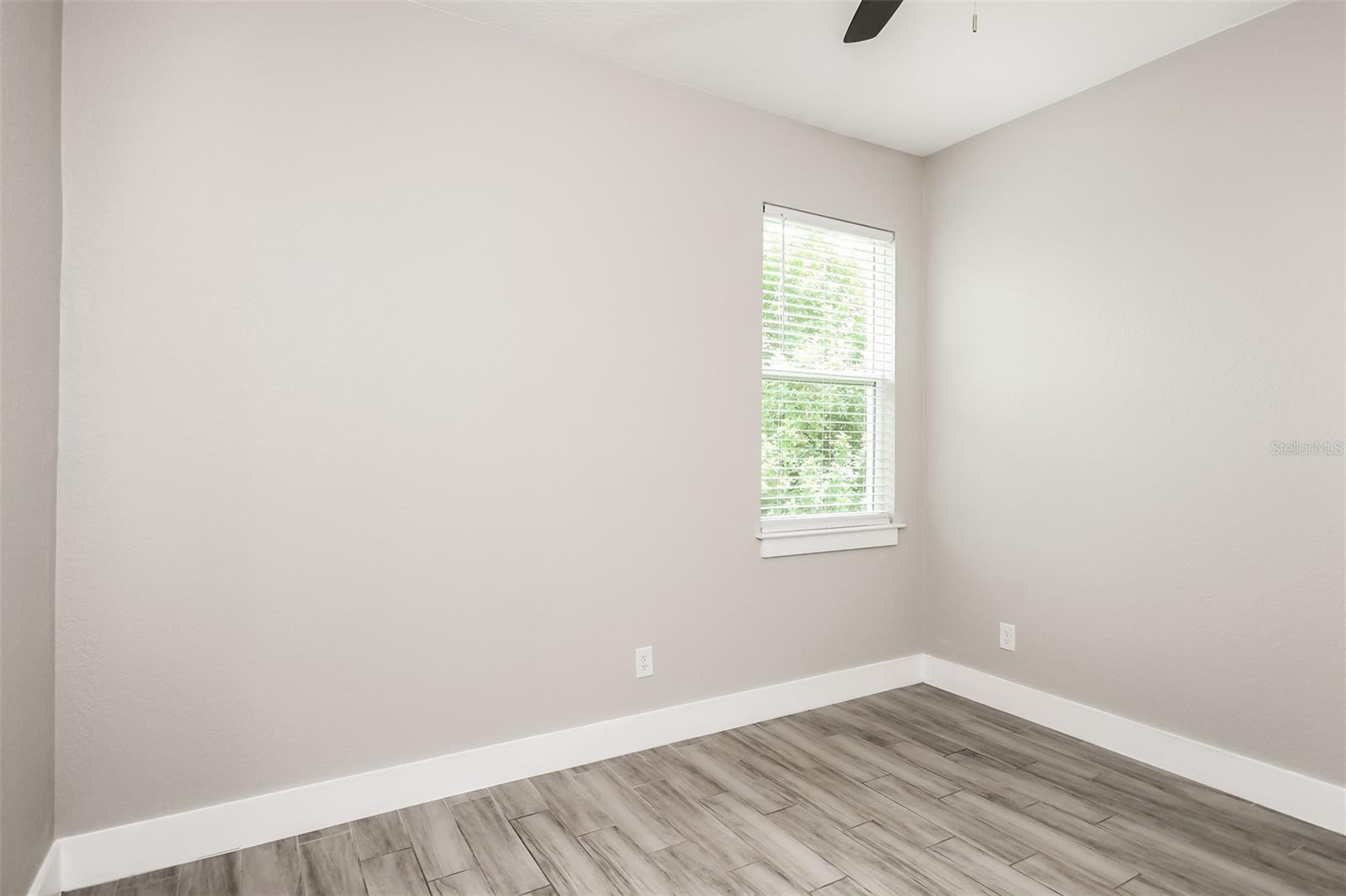Image 11 of 15 For 207 Gladiola Court