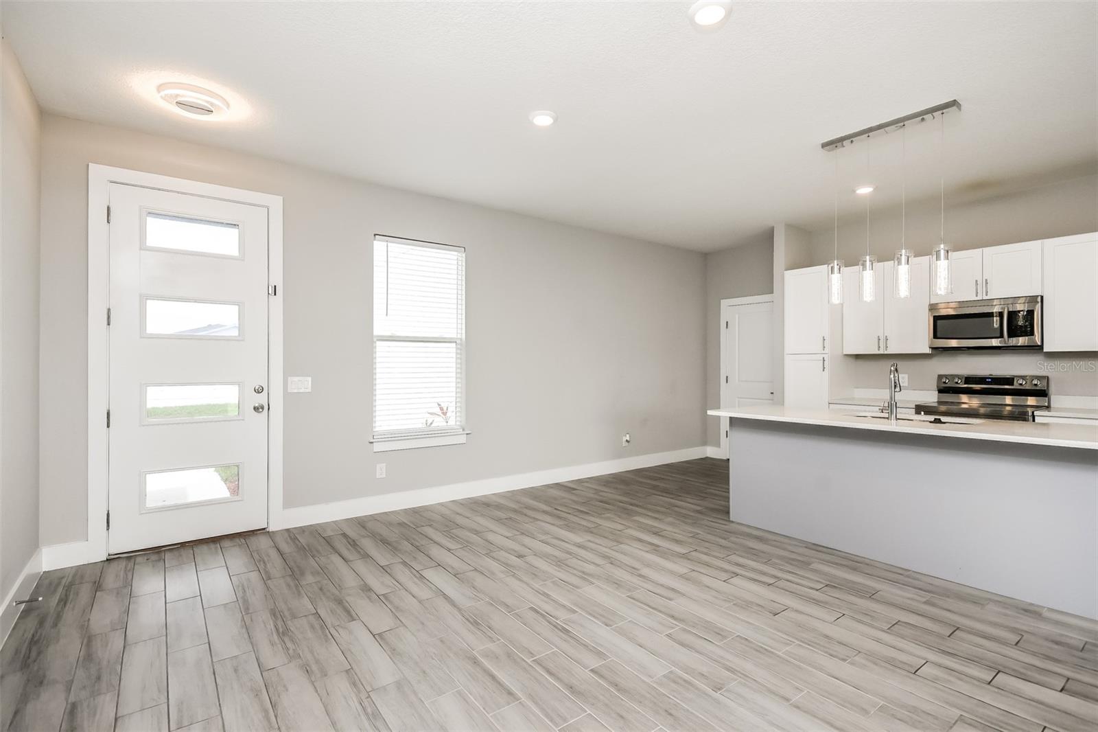 Image 3 of 15 For 207 Gladiola Court
