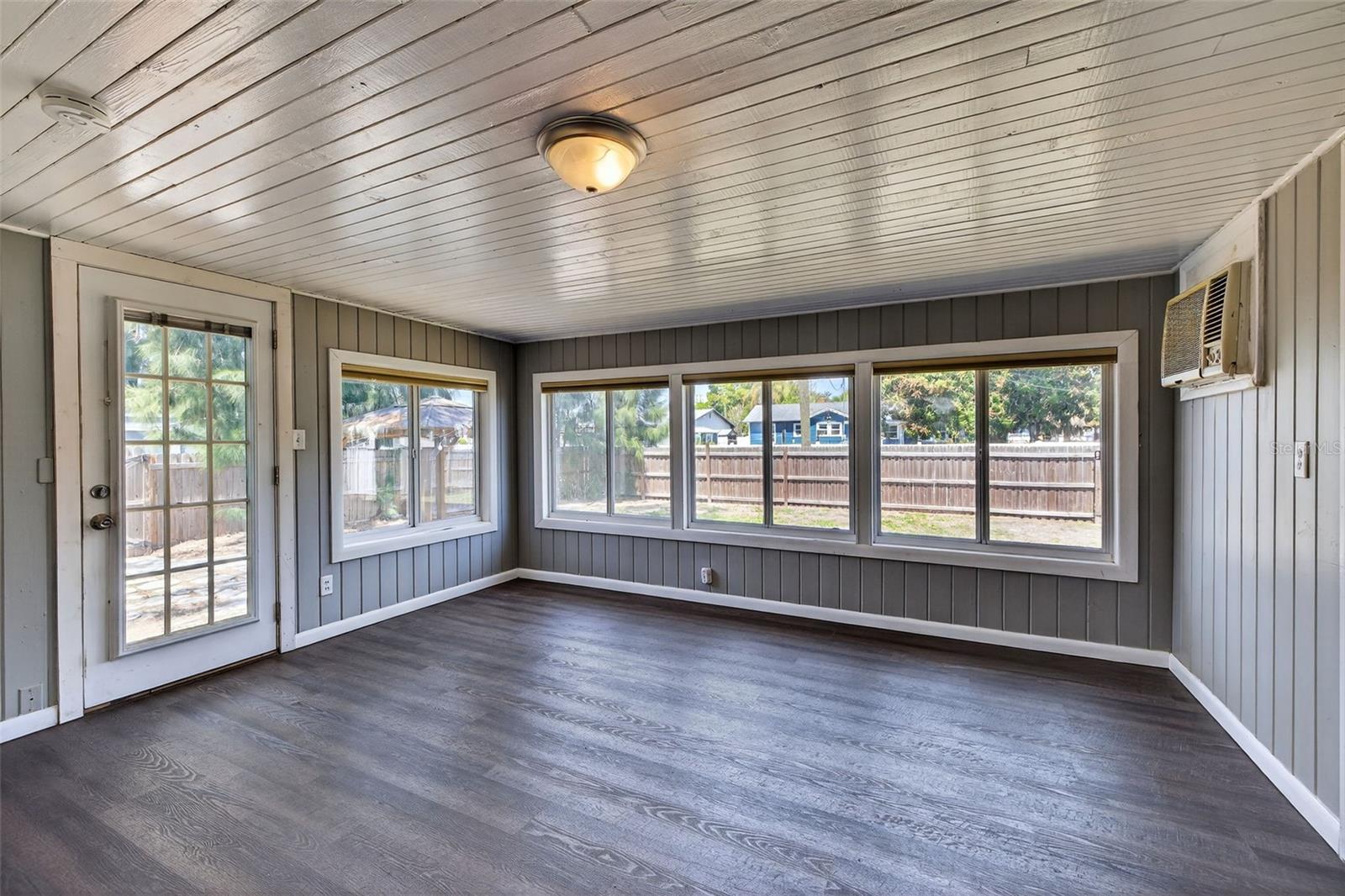 Image 18 of 40 For 4925 2nd Avenue S