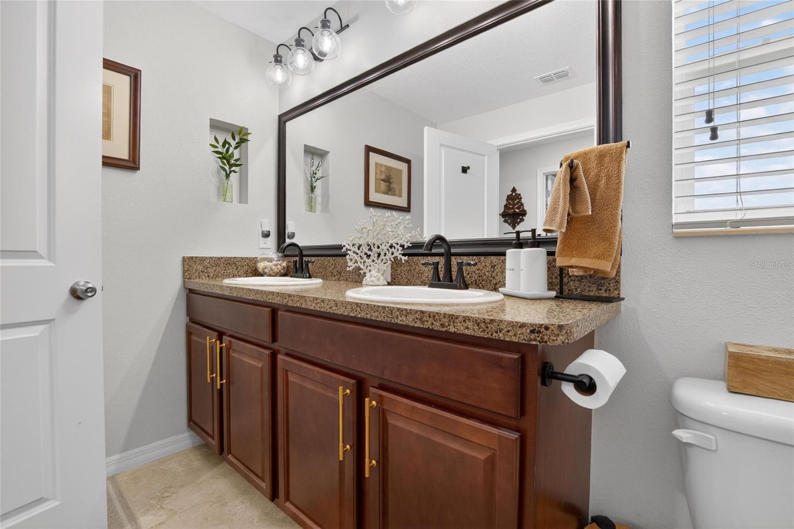 Image 28 of 39 For 12944 Utopia Gardens Way