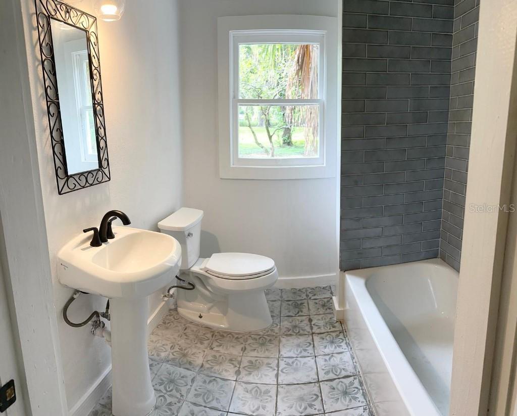 Image 10 of 14 For 1714 2nd Avenue E
