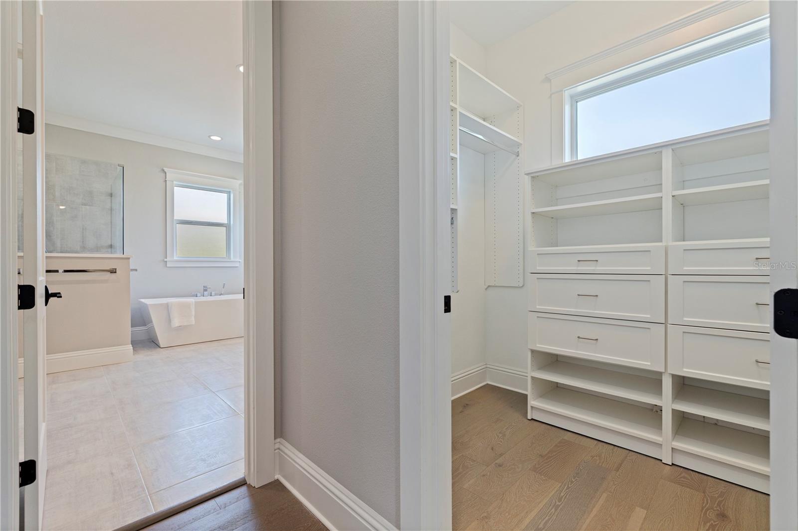 Image 36 of 61 For 1001 Cordova Boulevard Ne