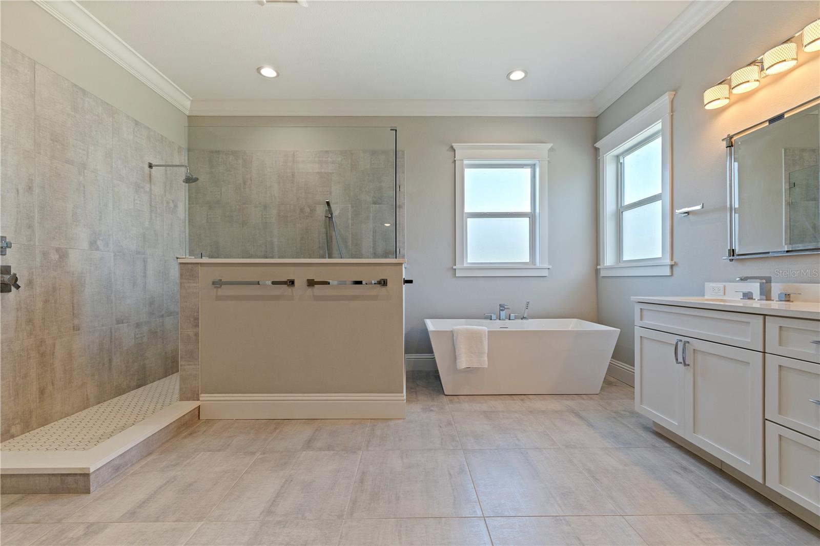 Image 38 of 61 For 1001 Cordova Boulevard Ne