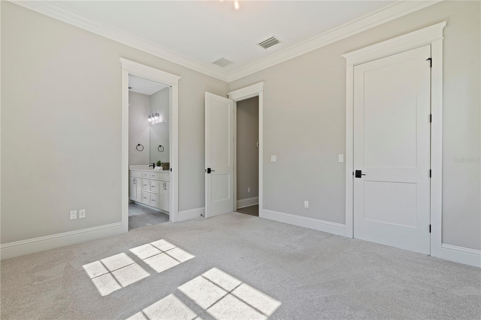 Image 41 of 61 For 1001 Cordova Boulevard Ne