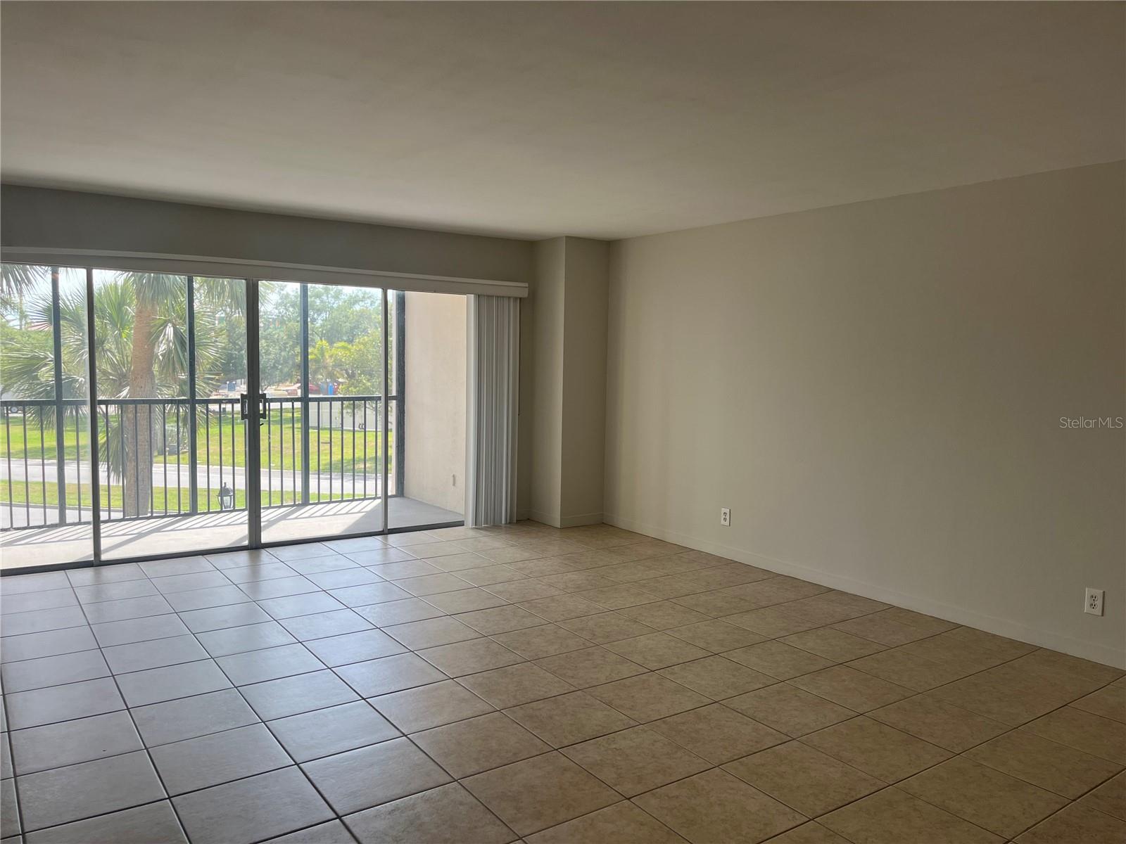 Image 2 of 15 For 10355 Paradise Boulevard 113