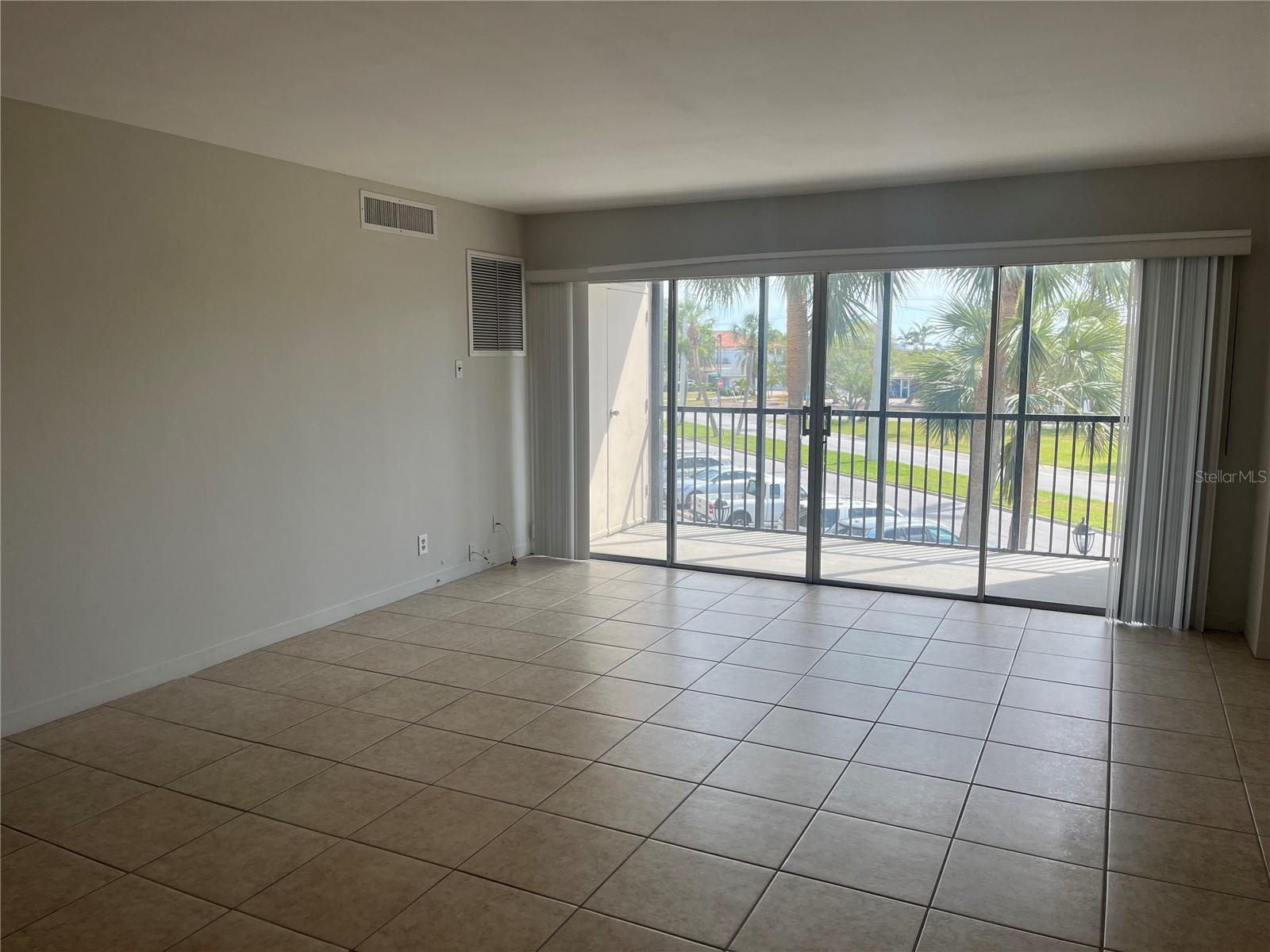 Image 3 of 15 For 10355 Paradise Boulevard 113