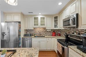 Image 11 of 25 For 16513 Silverhill Drive