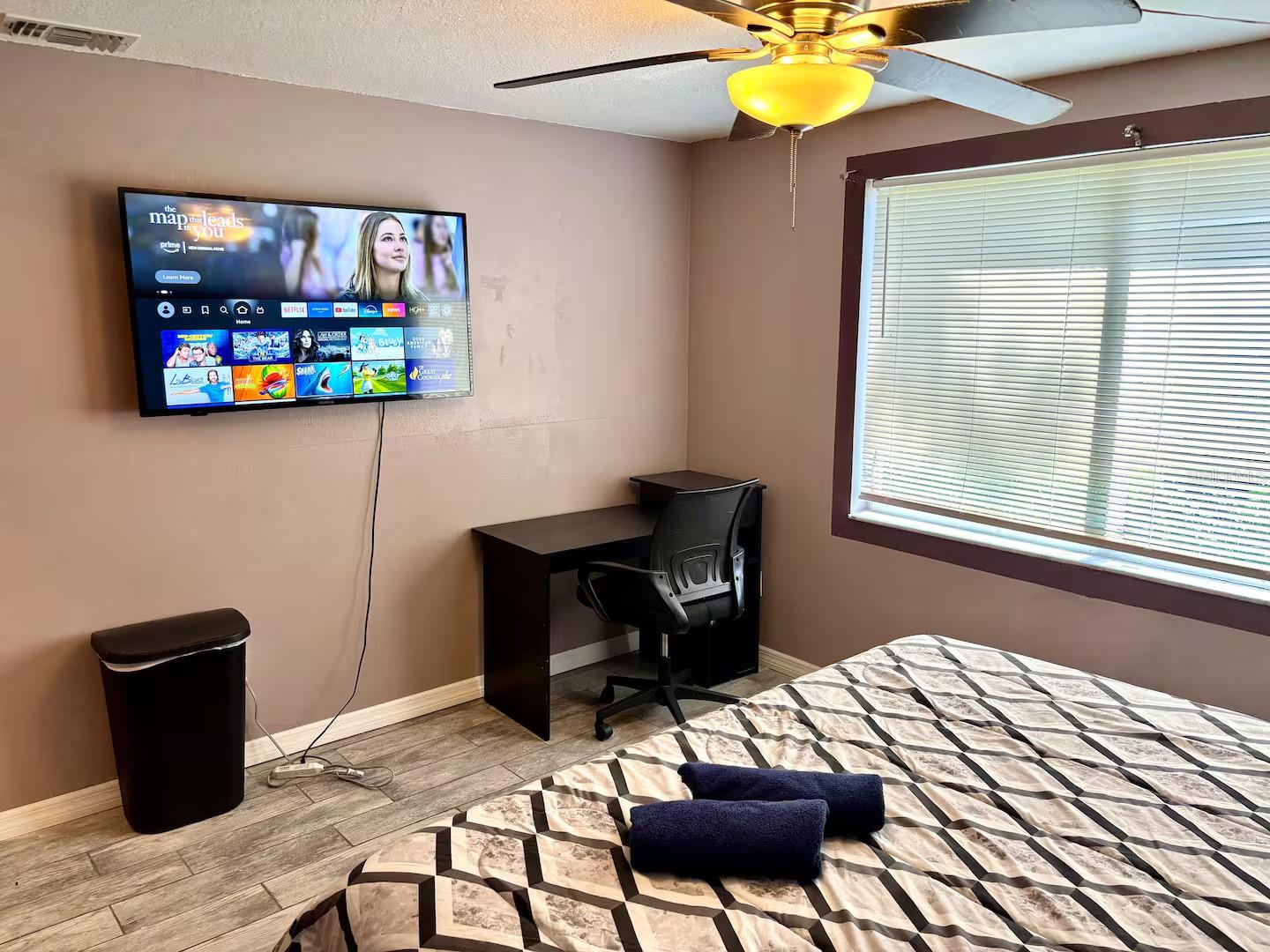 Image 15 of 25 For 16513 Silverhill Drive