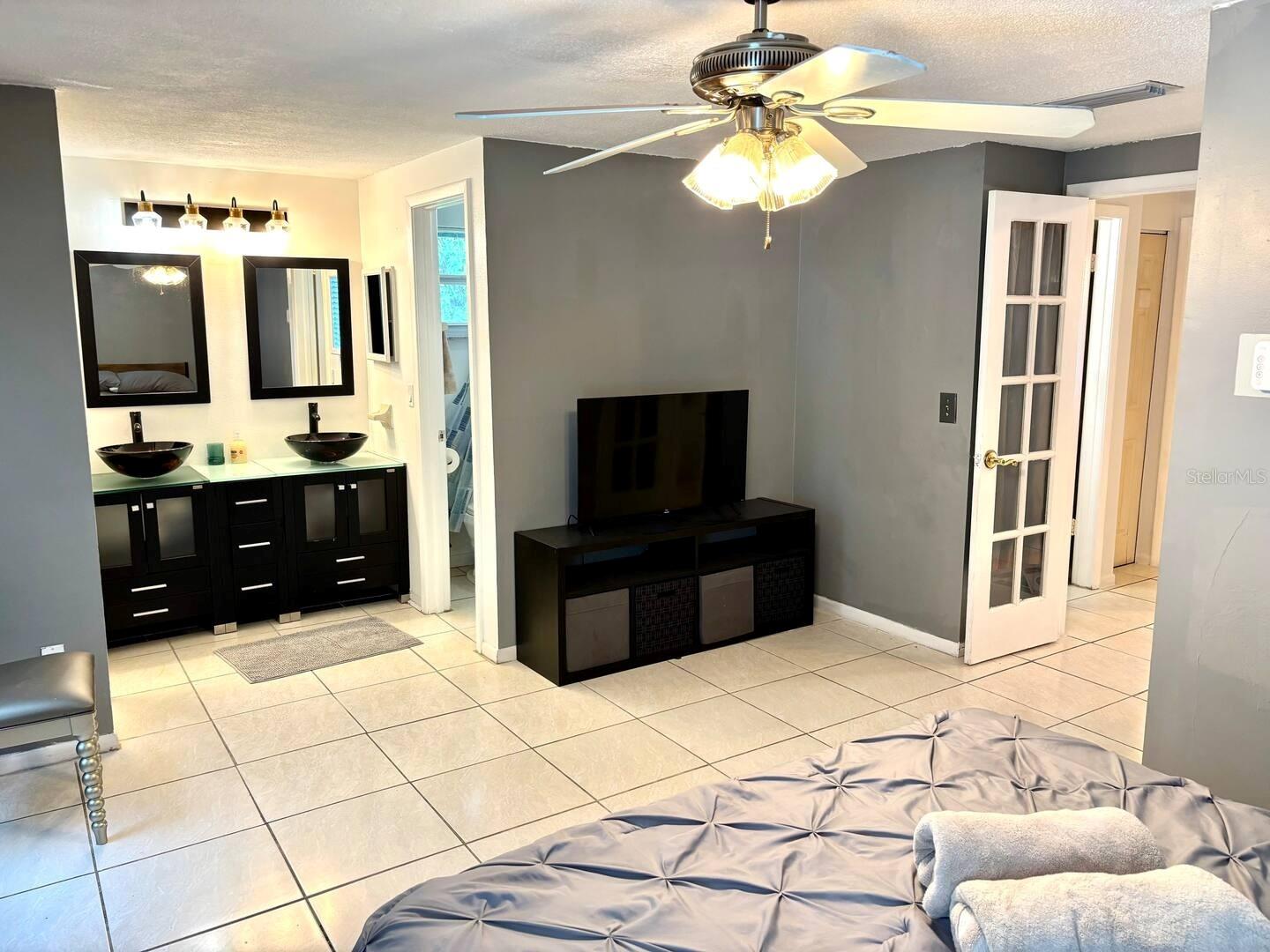 Image 16 of 25 For 16513 Silverhill Drive