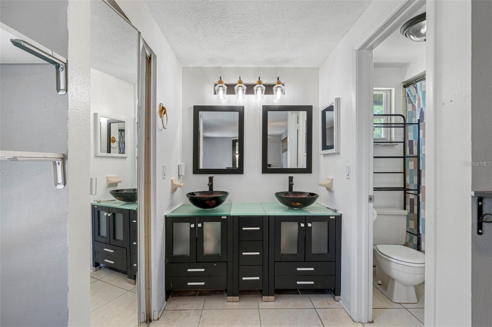 Image 17 of 25 For 16513 Silverhill Drive
