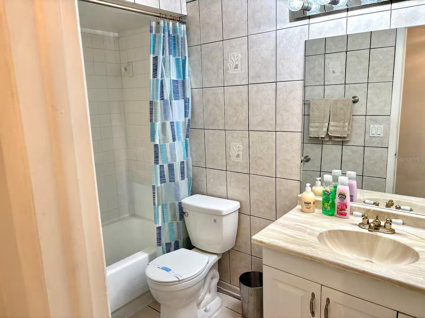 Image 20 of 25 For 16513 Silverhill Drive