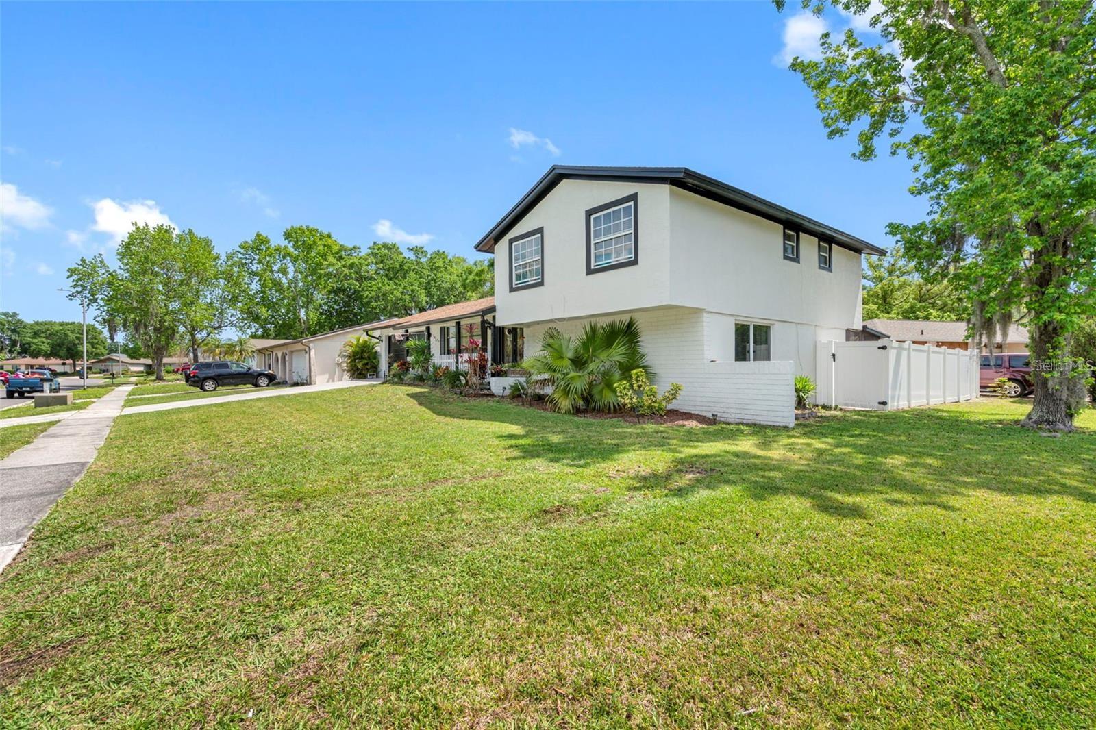 Image 4 of 25 For 16513 Silverhill Drive