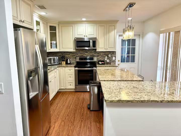 Image 7 of 25 For 16513 Silverhill Drive