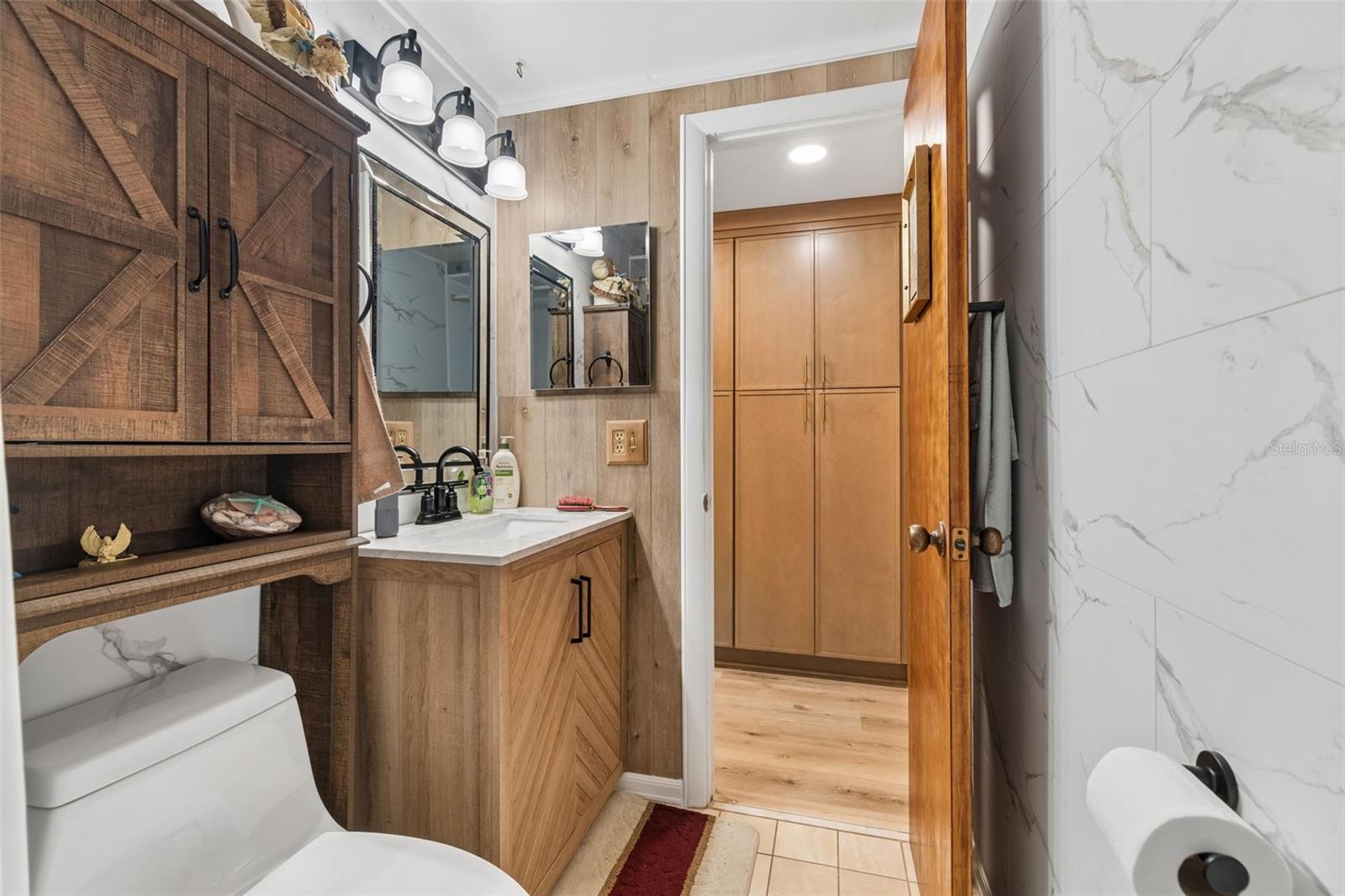 Image 16 of 56 For 9252 Glen Moor Lane