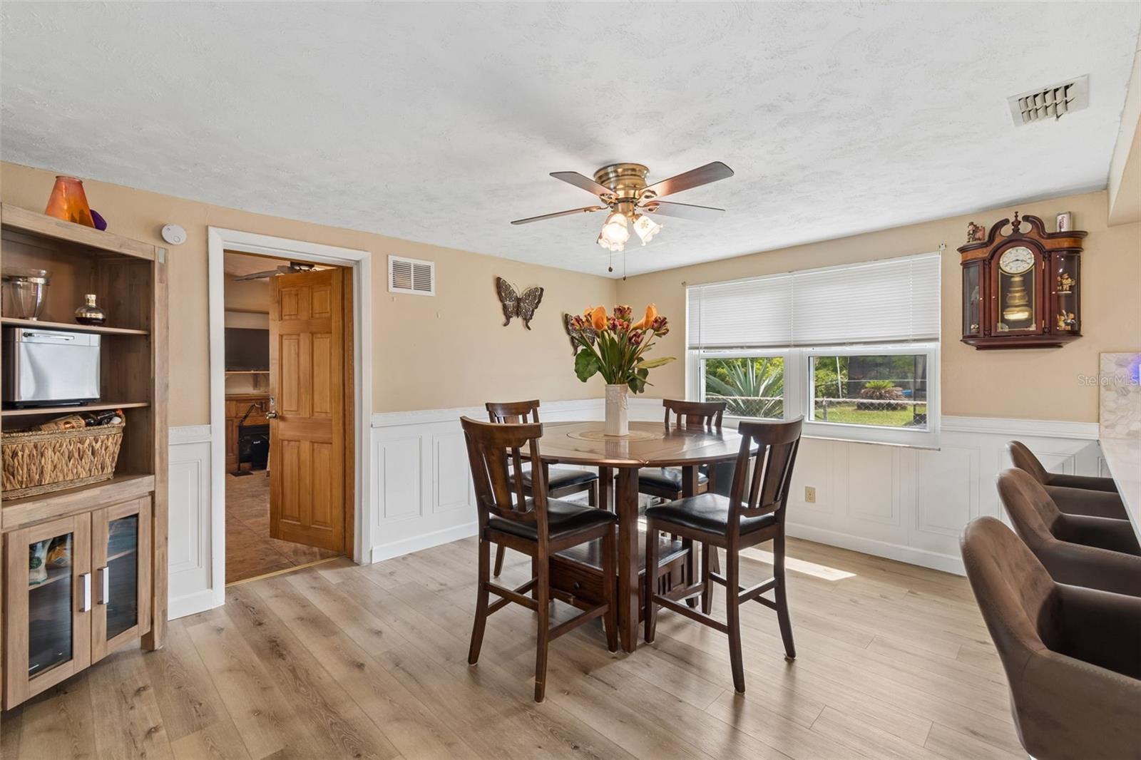 Image 21 of 56 For 9252 Glen Moor Lane
