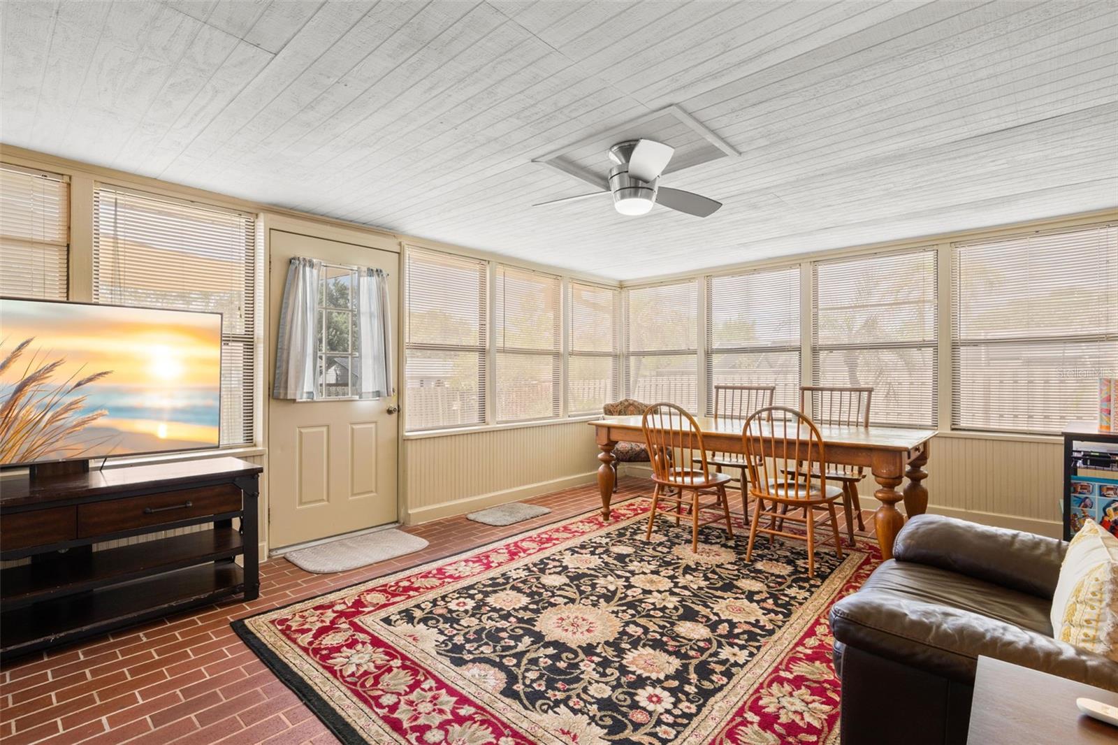 Image 19 of 56 For 2218 Tanglewood Way