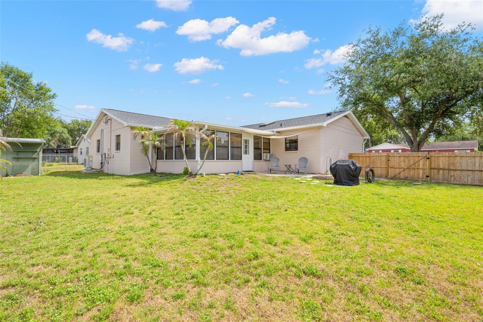 Image 21 of 56 For 2218 Tanglewood Way