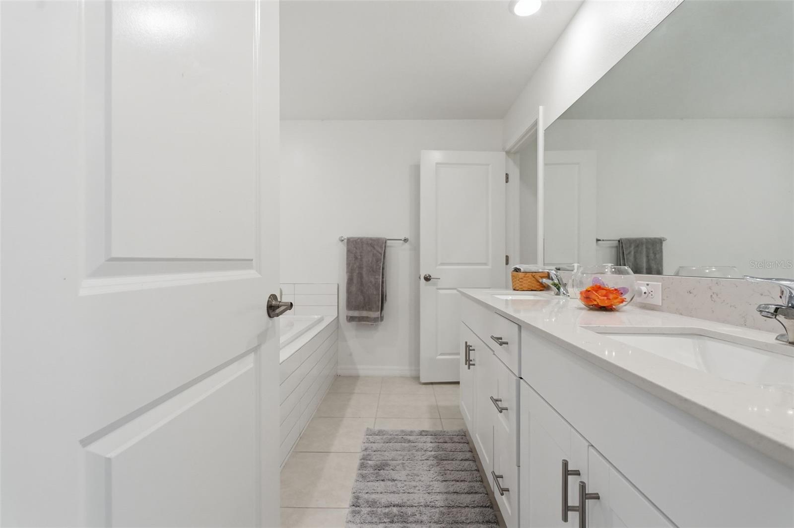 Image 14 of 59 For 6010 Shiner Street