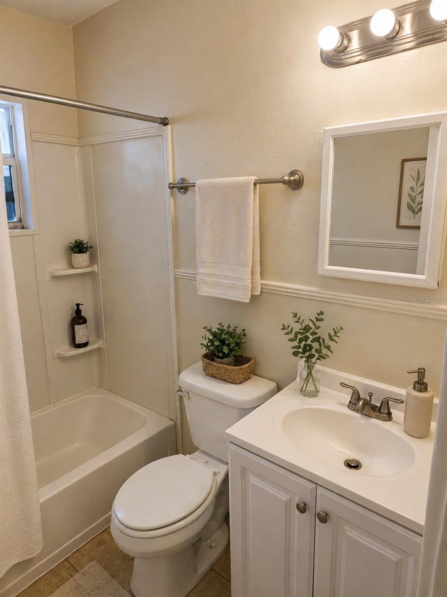 Listing photo id 5 for 1778 Yale Street S