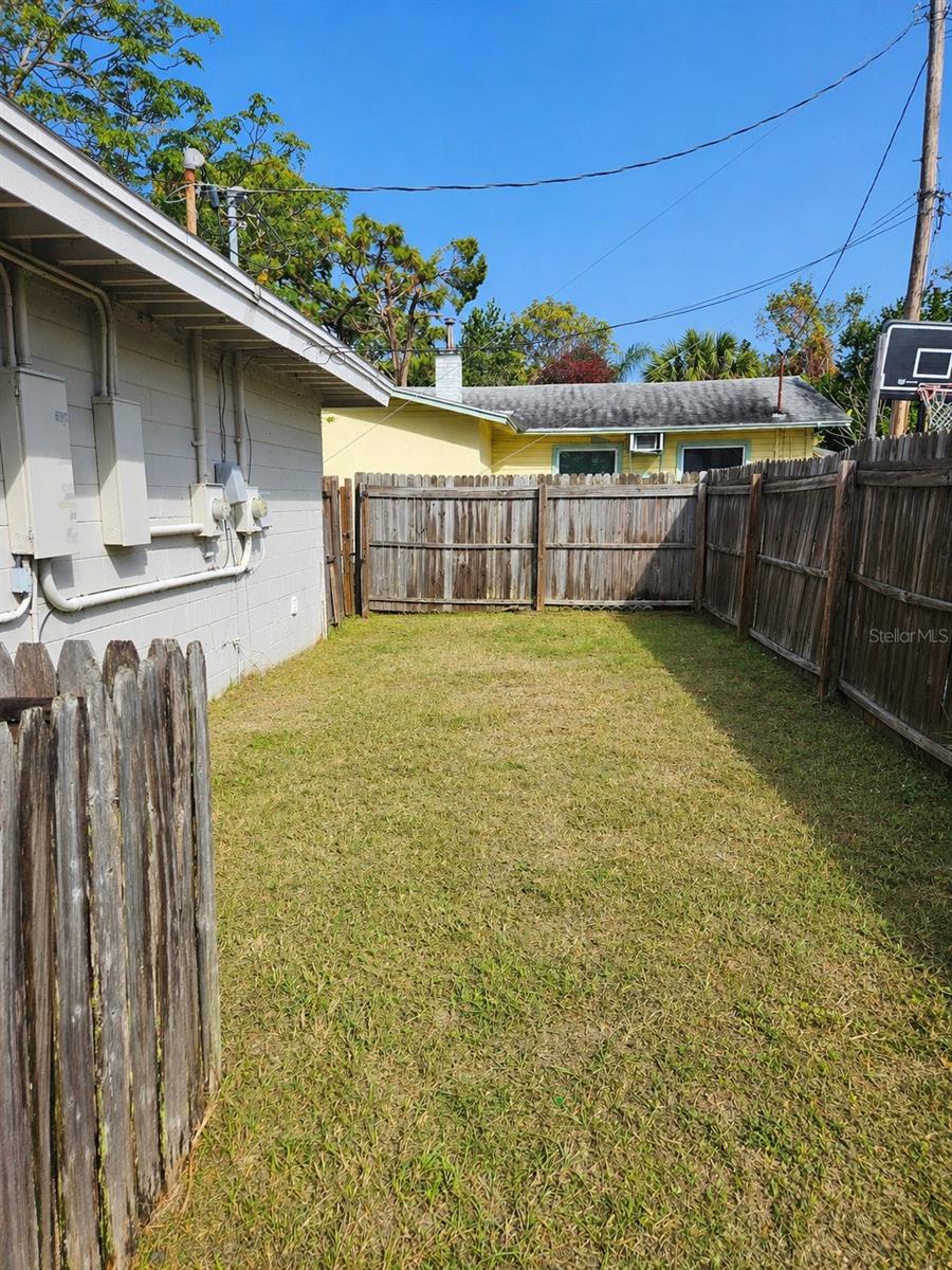 Listing photo id 7 for 1778 Yale Street S
