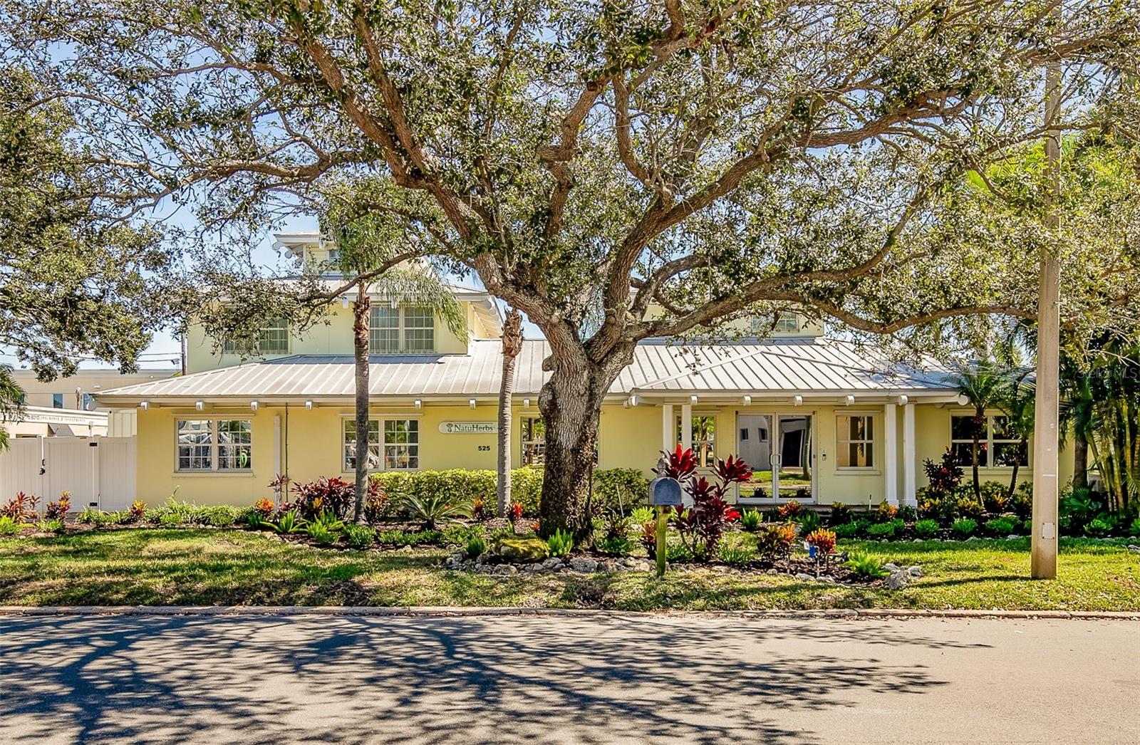 Image 14 of 69 For 525 8th Street W