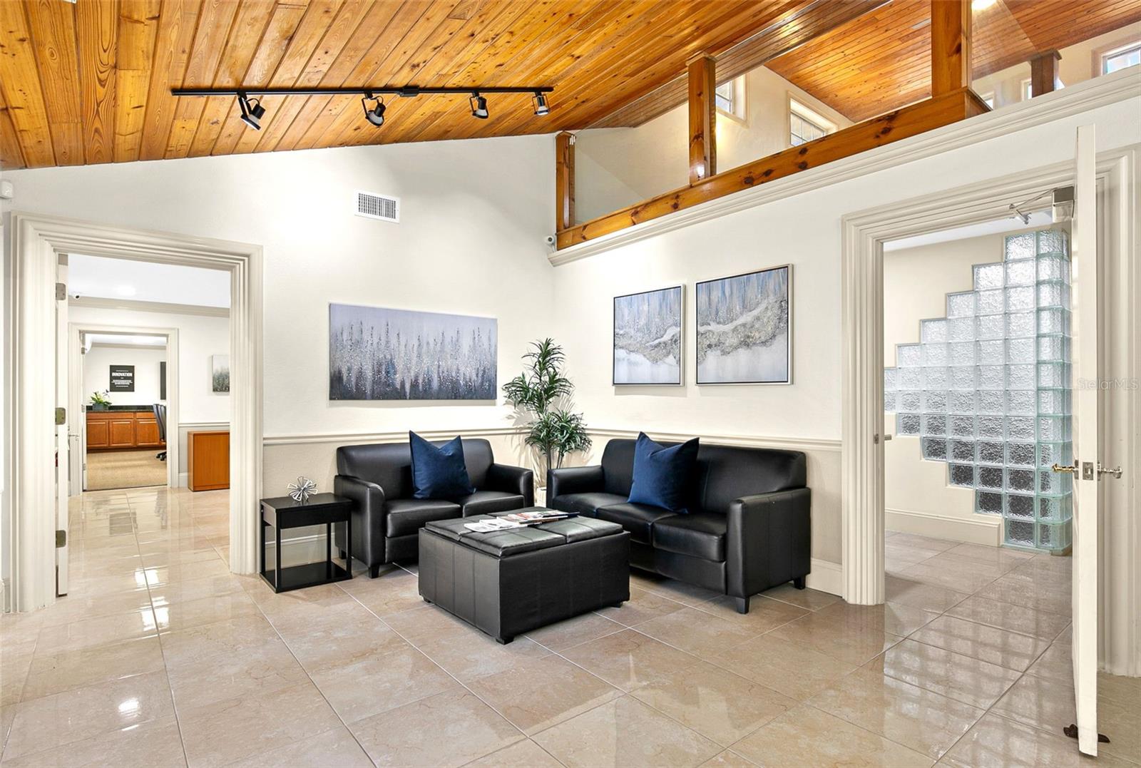 Image 21 of 69 For 525 8th Street W