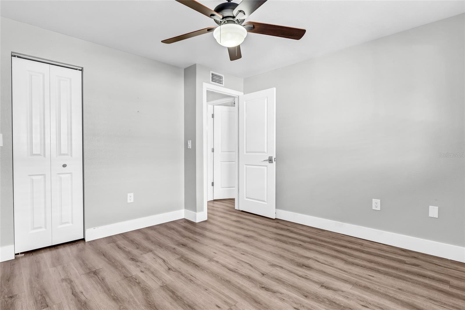 Image 18 of 39 For 5684 Baywater Drive