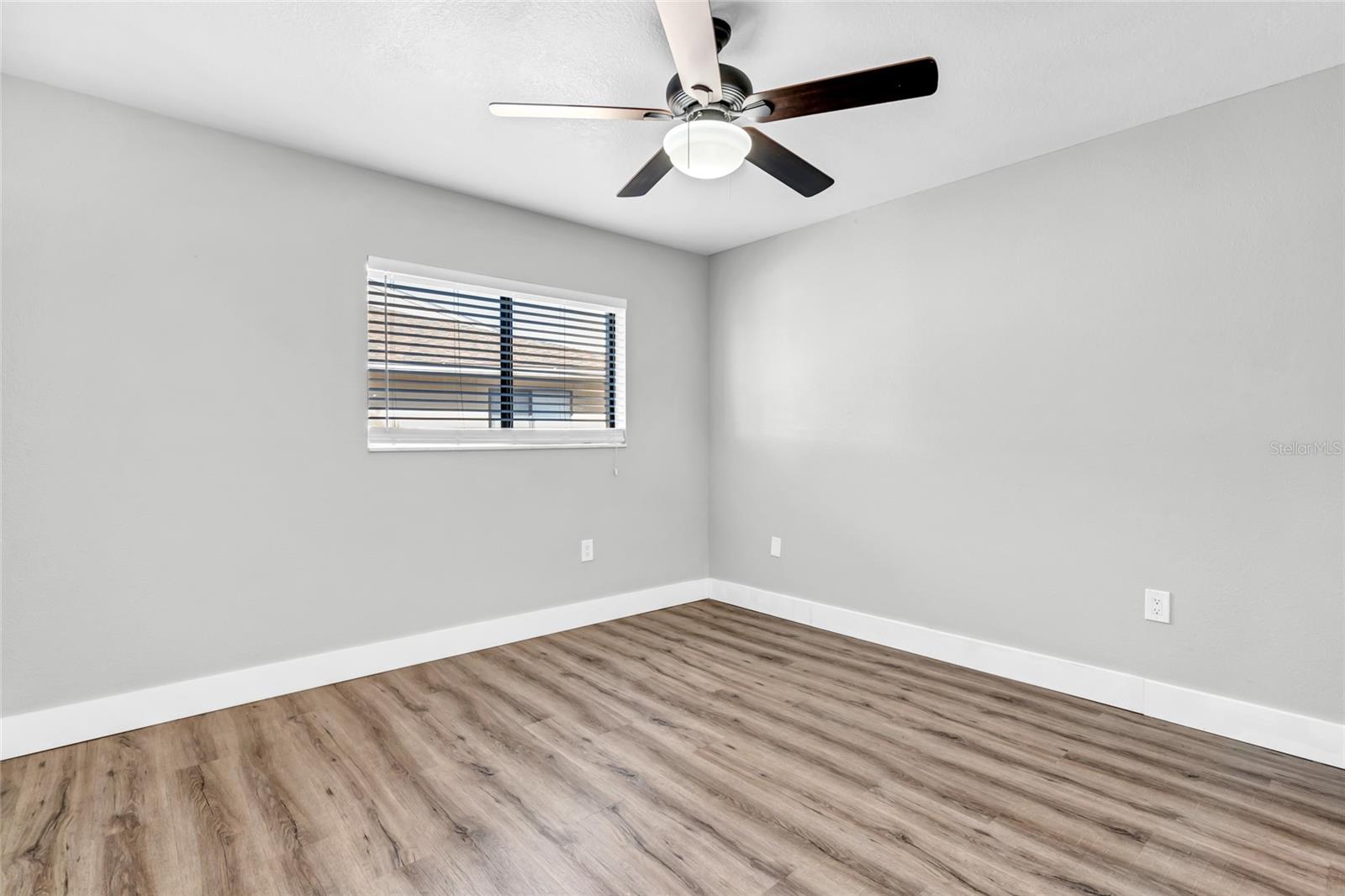 Image 20 of 39 For 5684 Baywater Drive