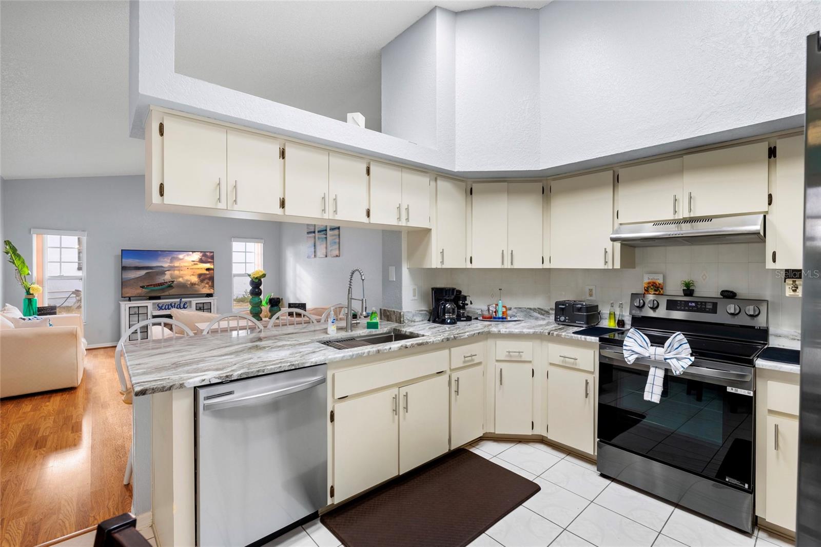 Image 9 of 32 For 11263 Murraysville Drive