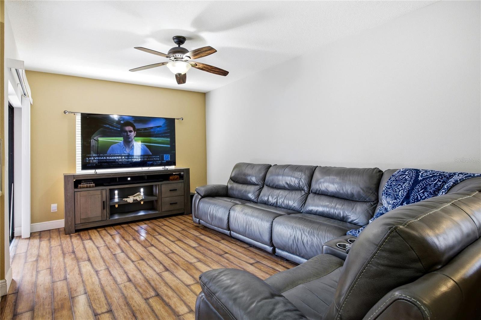 Image 10 of 37 For 1033 Blackwater Drive