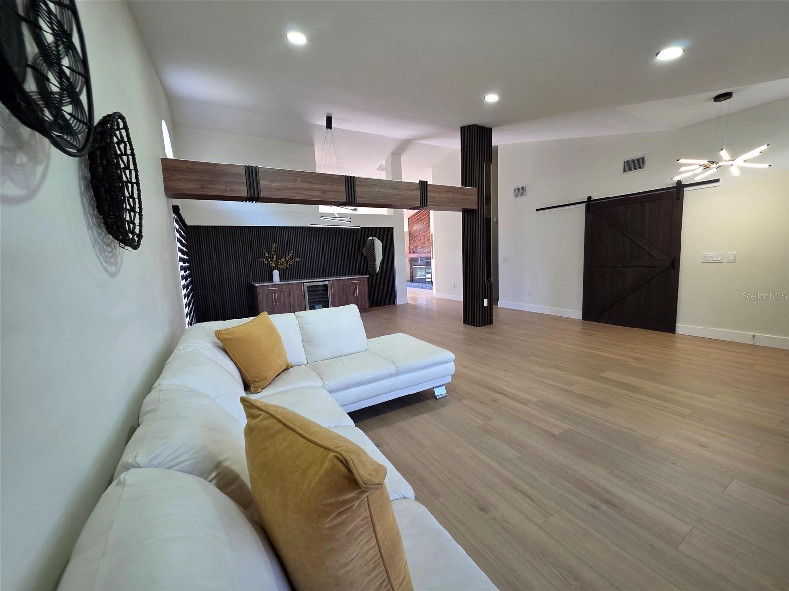 Image 17 of 81 For 2796 Challenger Drive