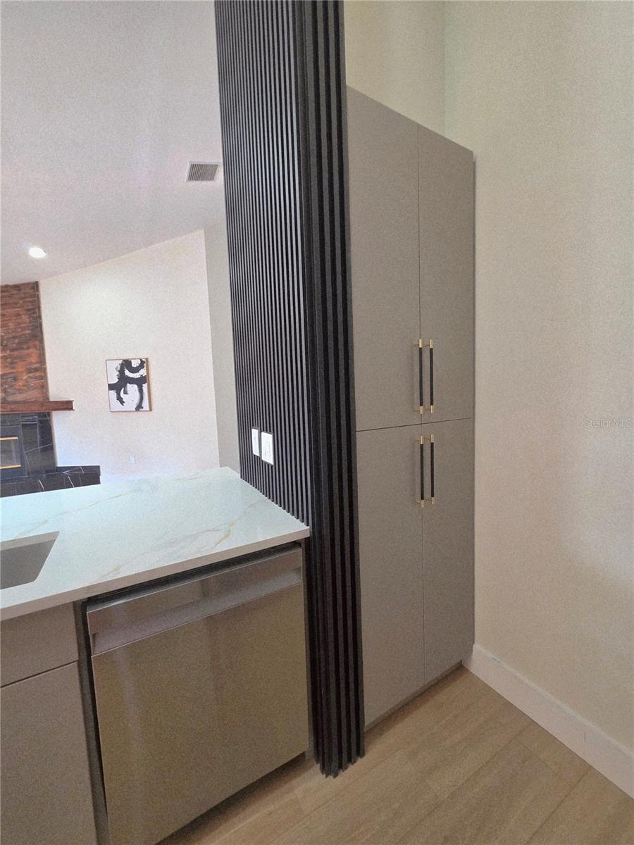 Image 30 of 81 For 2796 Challenger Drive