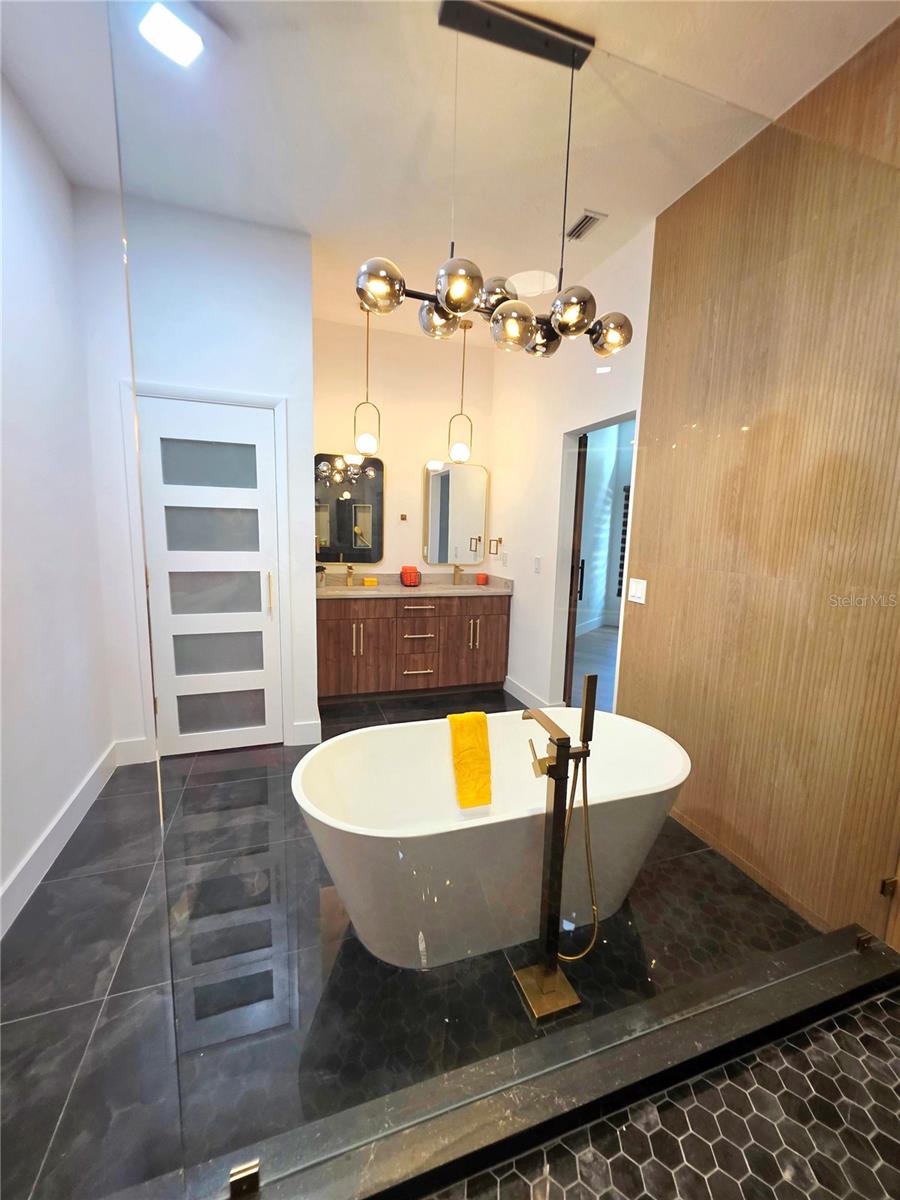 Image 61 of 81 For 2796 Challenger Drive