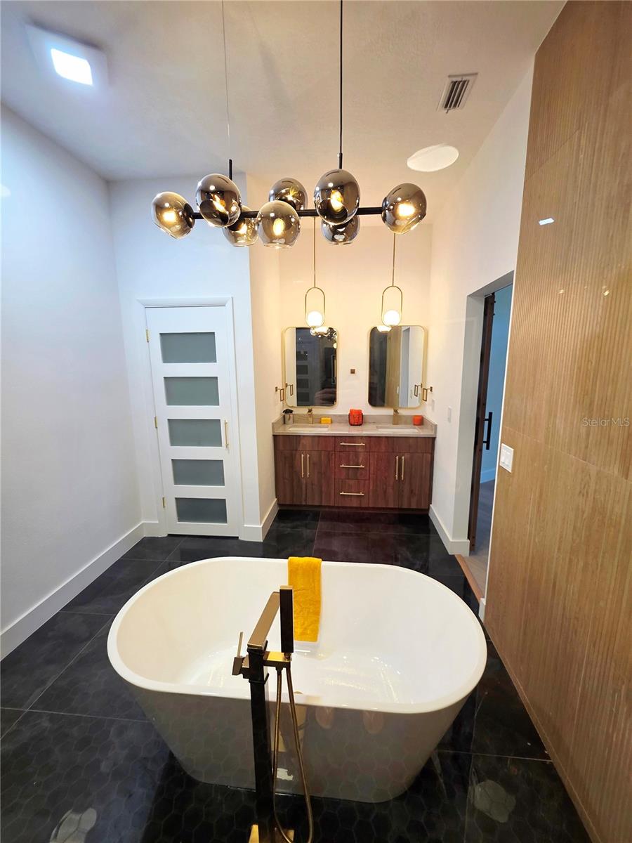Image 67 of 81 For 2796 Challenger Drive