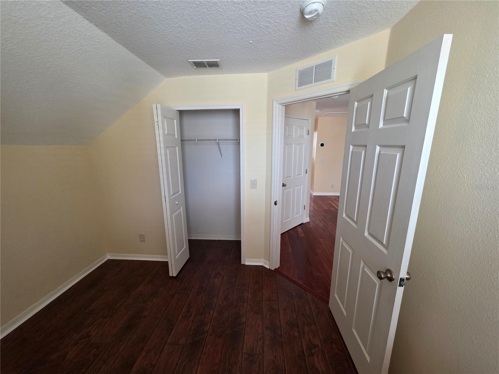 Image 5 of 26 For 1690 Meadow Oak Lane