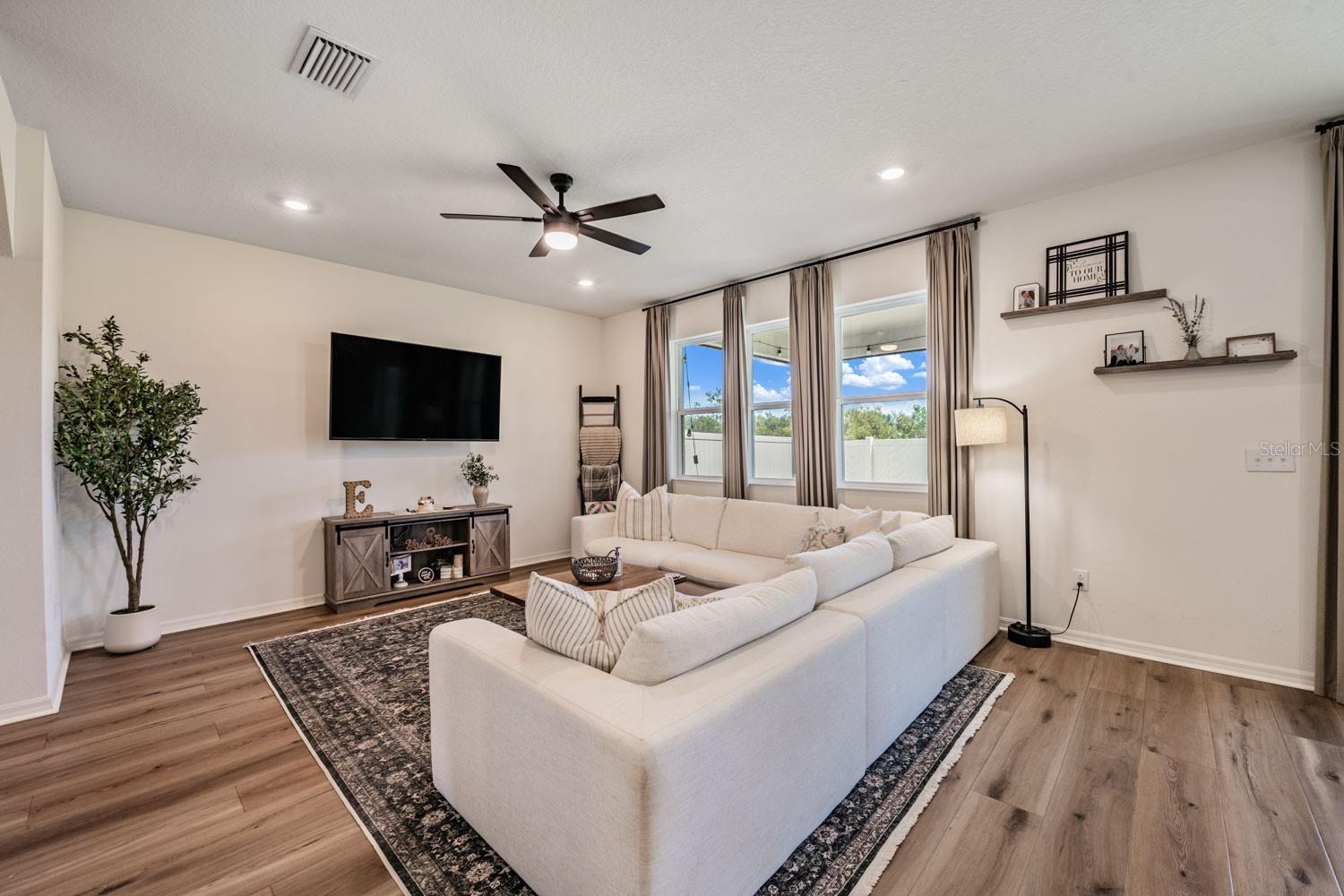 Image 6 of 34 For 37668 Yukon Drive
