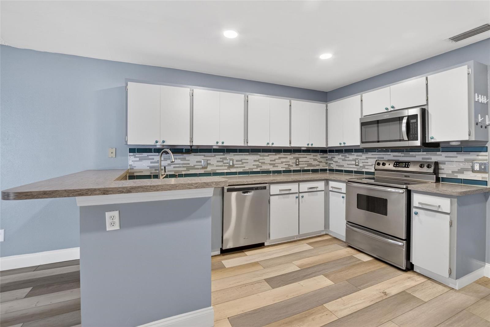 Image 10 of 41 For 305 Sand Ridge Drive