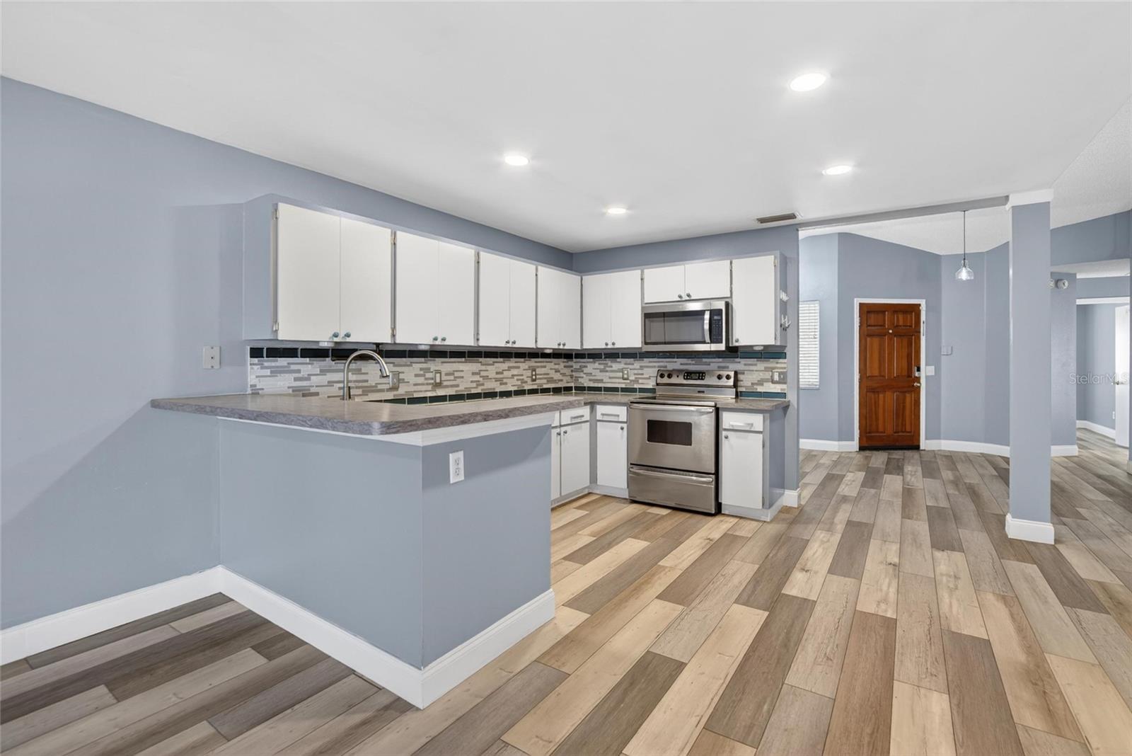 Image 11 of 41 For 305 Sand Ridge Drive