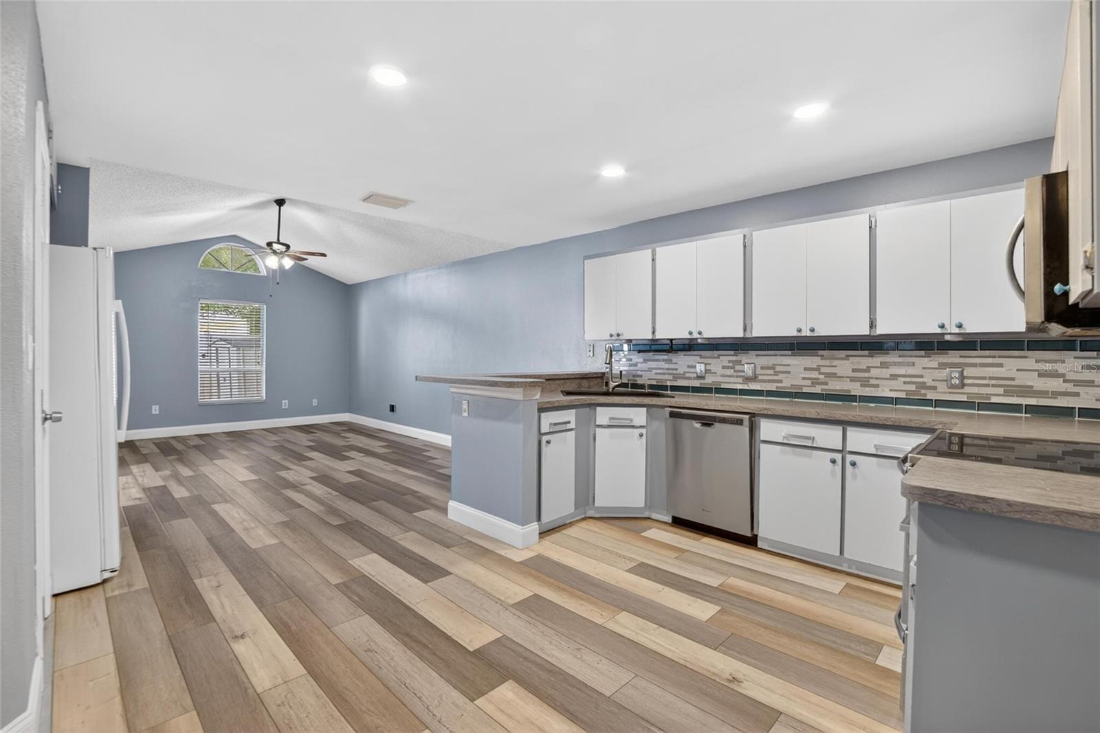 Image 12 of 41 For 305 Sand Ridge Drive