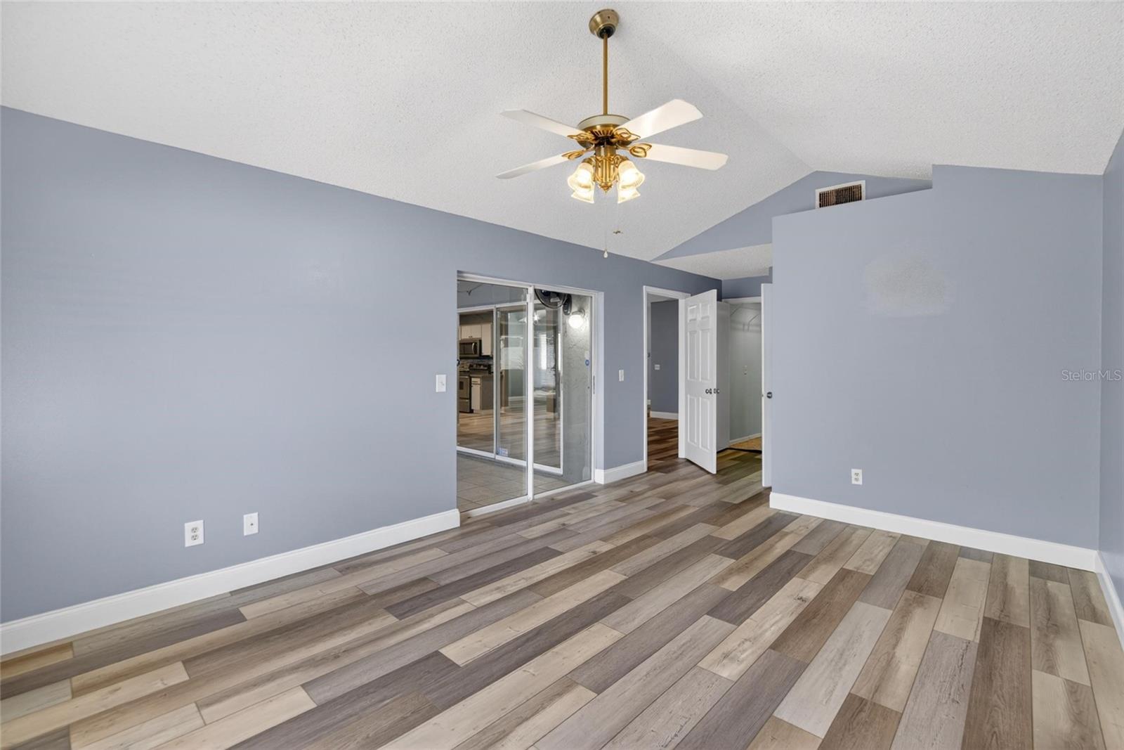 Image 15 of 41 For 305 Sand Ridge Drive