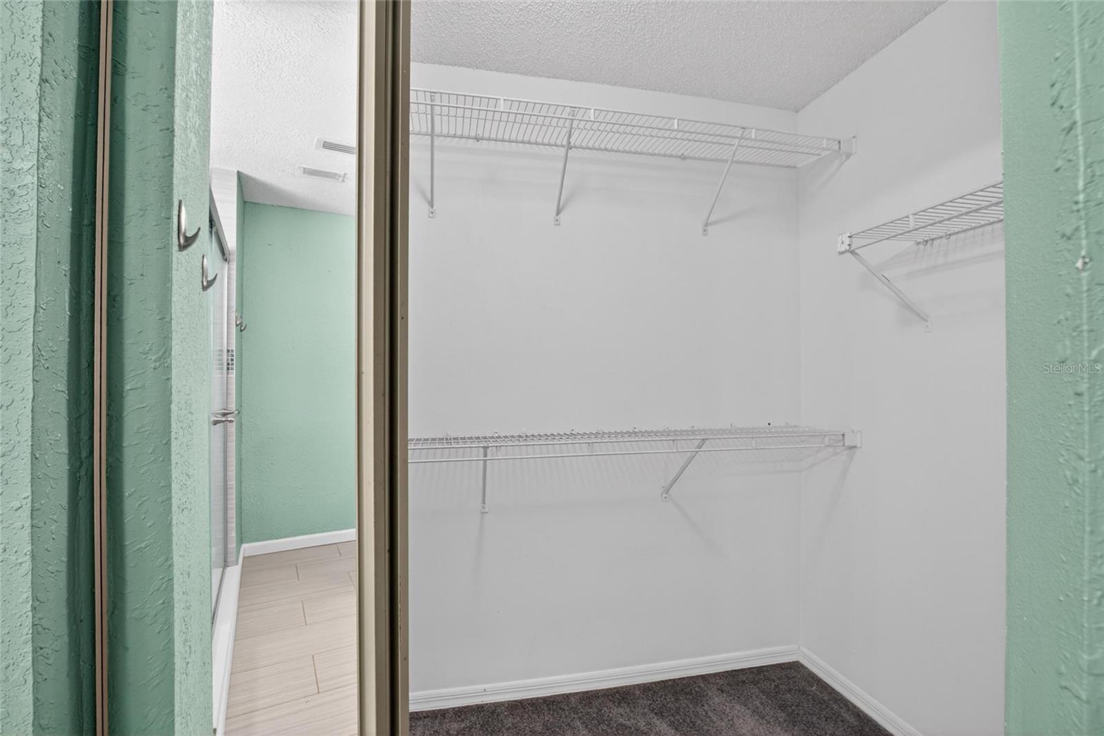 Image 18 of 41 For 305 Sand Ridge Drive