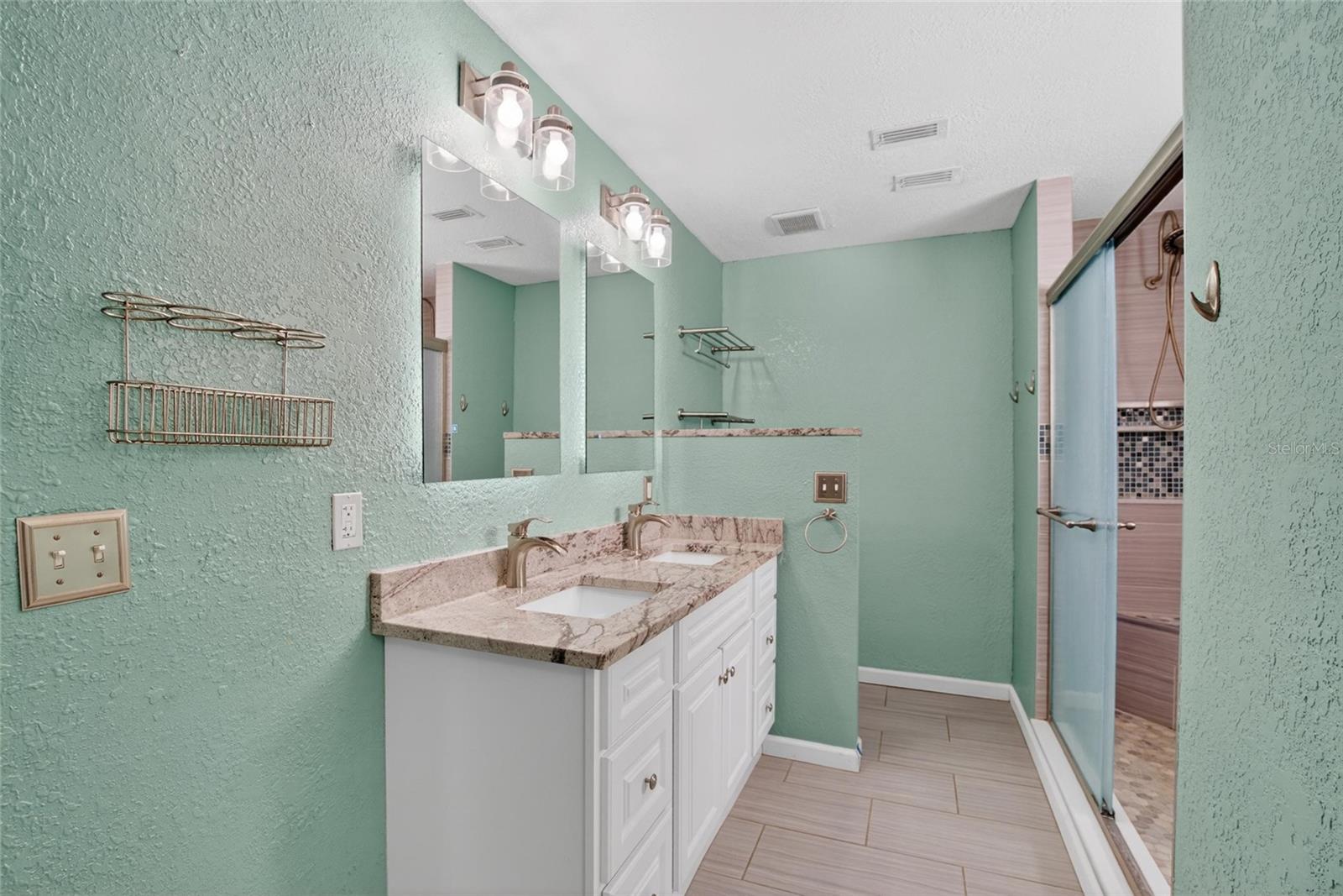 Image 19 of 41 For 305 Sand Ridge Drive