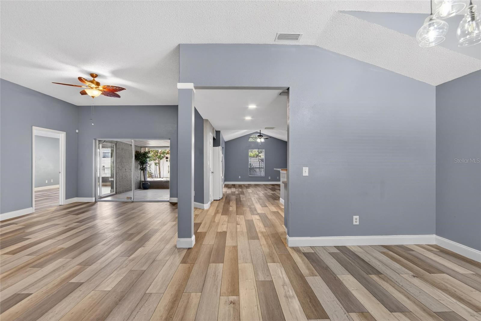Image 5 of 41 For 305 Sand Ridge Drive