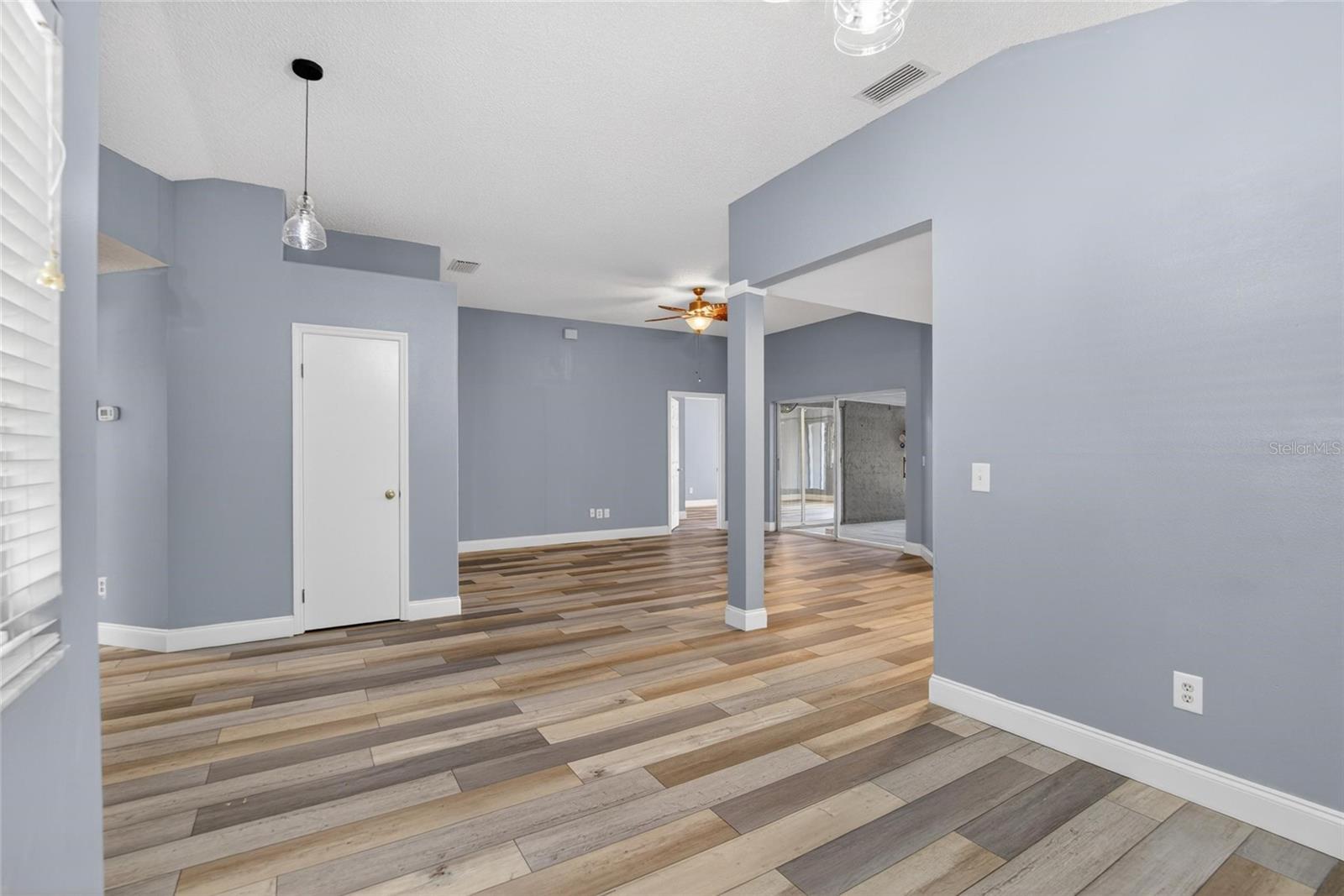 Image 6 of 41 For 305 Sand Ridge Drive
